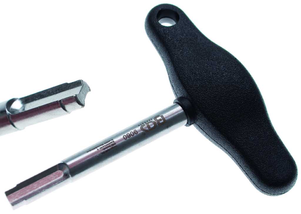 LLAVE DE SUSTITUCIÓN DE TAPONES DE FILTRO DE ACEITE DE PLÁSTICO PARA GRUPO VAG.