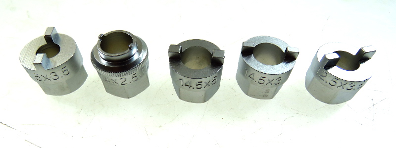 BLISTER 5 VASOS HEX. EXTERNO CON TORRETA  ALMENADA PARA SUSTITUCIÓN (10,5 MM. VW GOLF - 12,5 MM. VW POLO - 14 MM. MERCEDES W203/W209 - 14,5 MM VW POLO/GOLF/PASSAT/AUDI 80 - 14,5  MM AUSTIN MAESTRO)